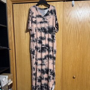 Bombom Tie-Dye V-Neck Maxi Dress in Pink and Black with pockets